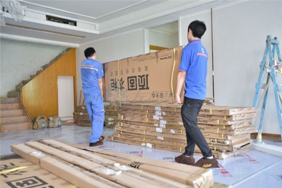 左右手家居安裝公司合作伙伴頂固敲鐘上市，定制家具上市公司再添強(qiáng)將！1