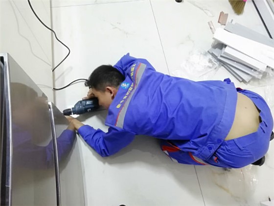 每一次安裝服務(wù)背后，都是安裝師傅們無(wú)數(shù)次的跪地而行3