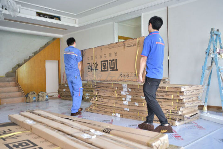 左右手家居安裝公司合作伙伴頂固敲鐘上市，定制家具上市公司再添強(qiáng)將！1